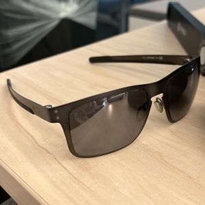 OAKLEY polarized sunglasses